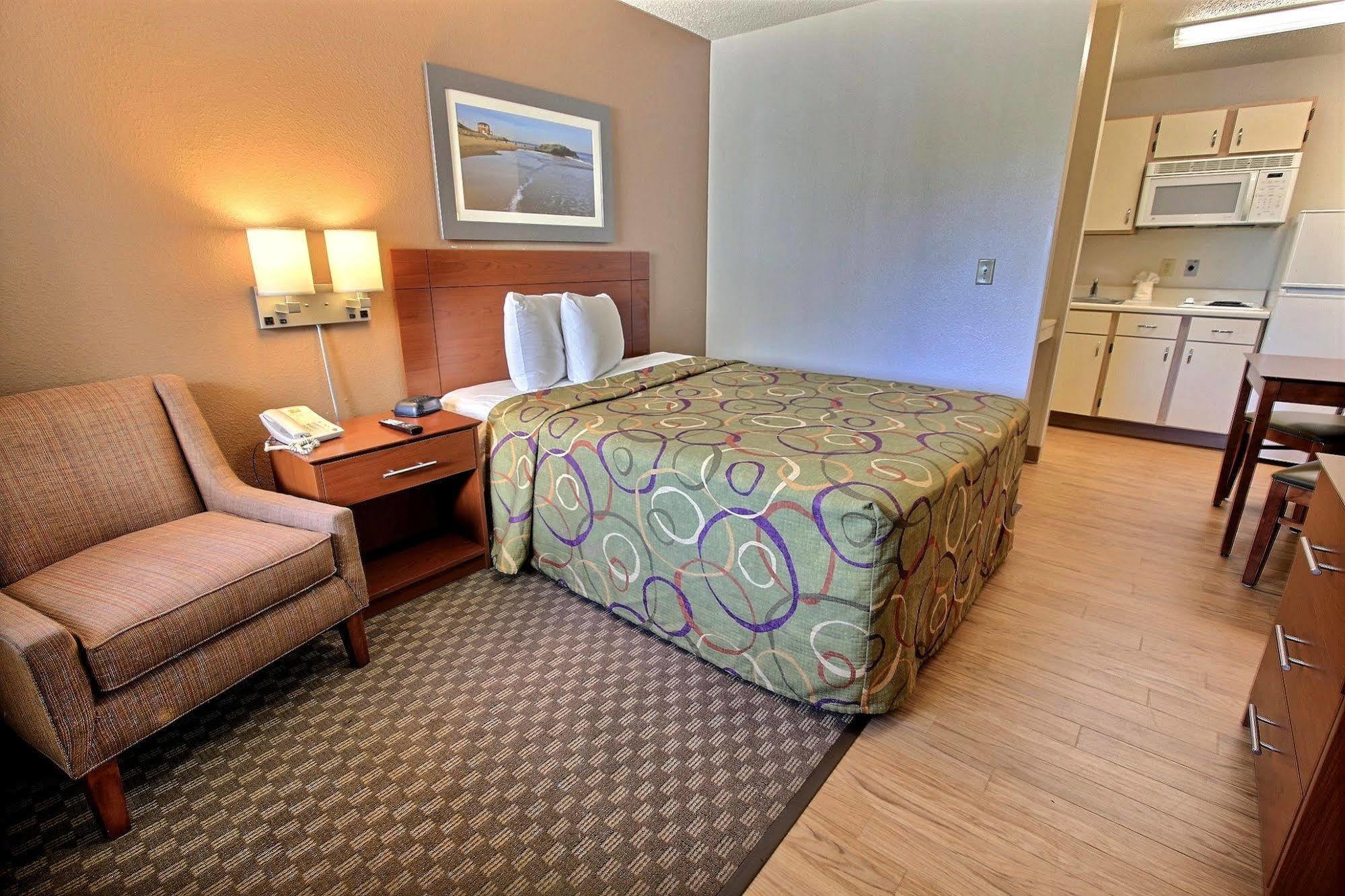 Intown Suites Extended Stay Chesapeake Va - I-64 Crossways Blvd エクステリア 写真