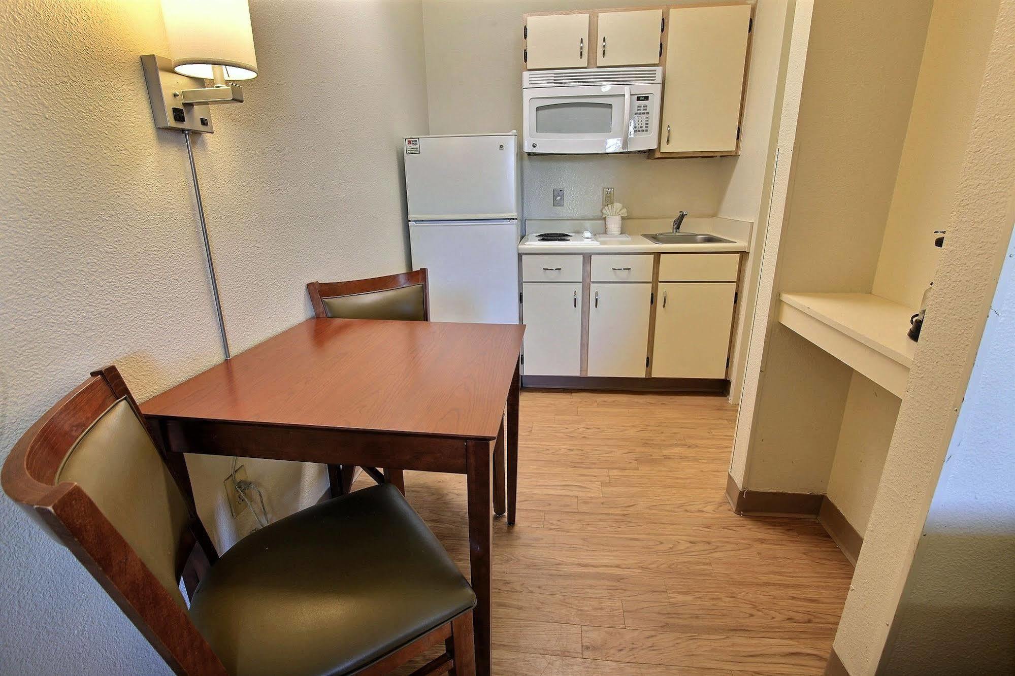 Intown Suites Extended Stay Chesapeake Va - I-64 Crossways Blvd エクステリア 写真